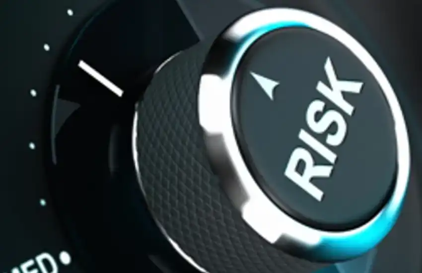A close up of the word " risk " on a button.